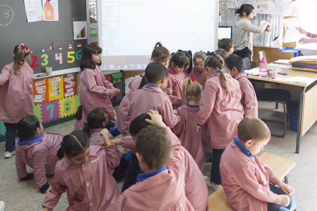 Colegio, aula, primaria, infantil, clase, niño, niña, niños, profesor, profesora