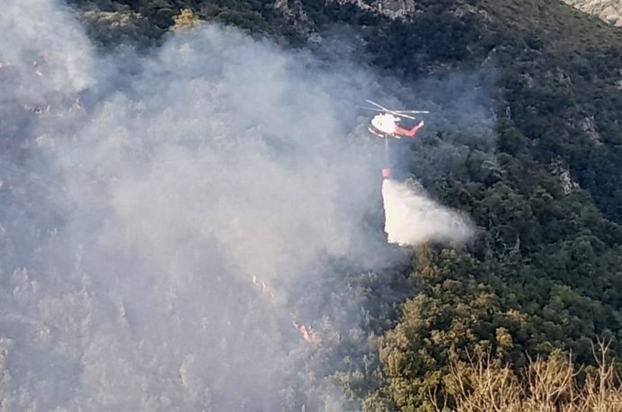Helicóptero en la lucha contra incendios