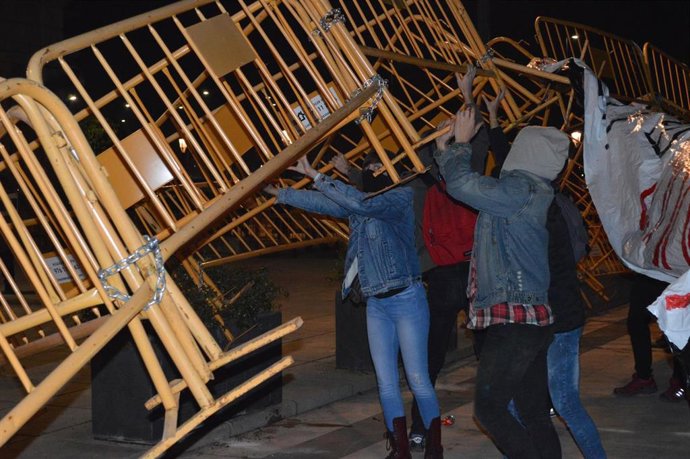 Unas 5.400 personas se manifiestan en Lleida durante la huelga general contra el