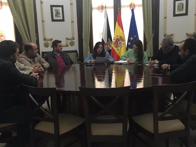 Reunión entre el Gobierno de Ceuta y feriantes andaluces