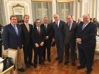 González Pons llega a Bogotá para reclamar a Maduro que permita la entrada en Venezuela de ayuda humanitaria