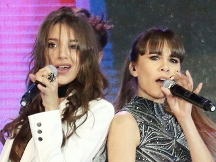 Aitana y Ana Guerra, muy unidas en la gala de los premios 'Lo Nuestro'
