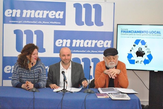 El portavoz de En Marea, Luís Villares, y Ana Seijas en la presentación de unas 