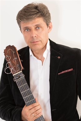 Pedro Sierra Presenta El Espectáculo 'Llanto De La Guitarra' En El Teatro Alhamb