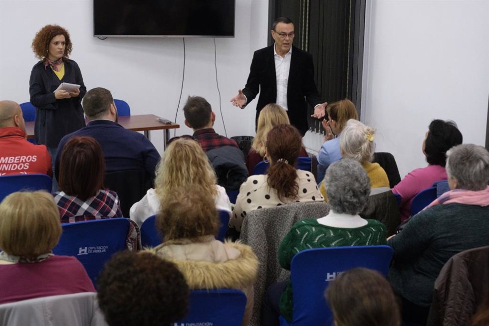 Encuentro de Ignacio Caraballo con asociaciones de la provincia