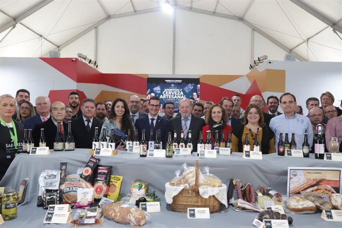 Villalobos inaugura la Feria del Aperitivo y la Cerveza Artesanal en la Diputaci
