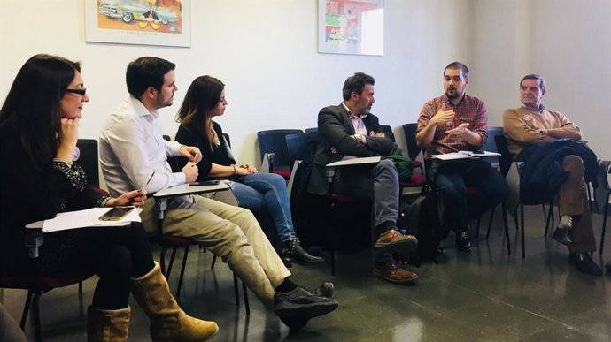 IU critica la falta de "500 médicos y 5.000 enfermeros" en la Sanidad Pública y 