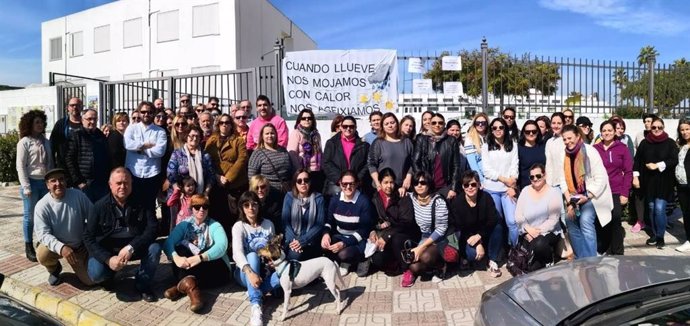 Sevilla.- "Movilizaciones" en un colegio de Espartinas en demanda de una reforma