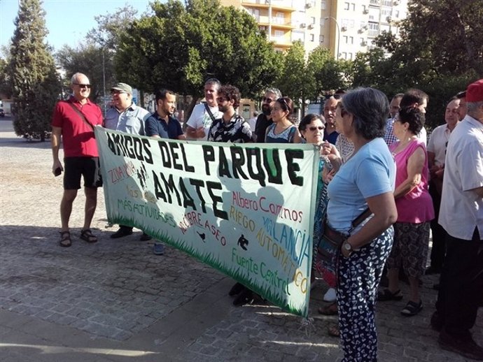 Sevilla.- El colectivo del parque Amate reconoce las "inversiones" pero ve "bast
