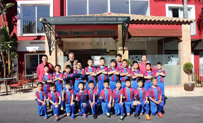 Varios jóvenes promesas del fútbol asiático se instalan en Mas Camarena Students