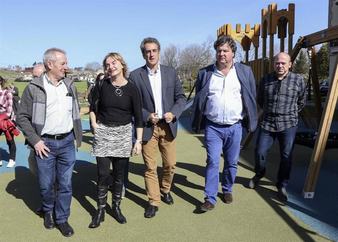 Inaugurado la nueva zona de ocio y el parque infantil San Lázaro en Sarón