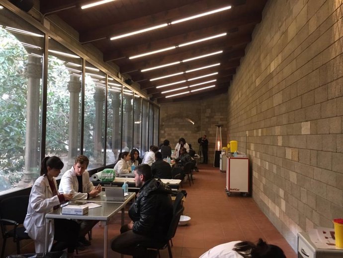 El hospital "de la calle" de la parroquia Santa Anna atiende a 250 personas en c