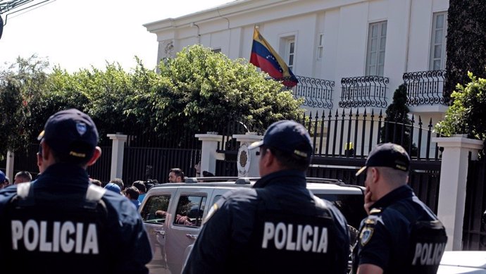 Costa Rica califica de "inaceptable" el ingreso de los diplomáticos de Guaidó en