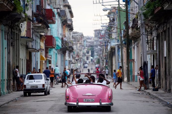 Tourists ride a vintage car in Havana, Cuba, June 11, 2018. REUTERS/Alexandre Me