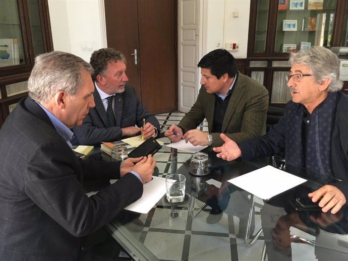 La Junta de Andalucía se compromete a agilizar los planes generales de 52 munici