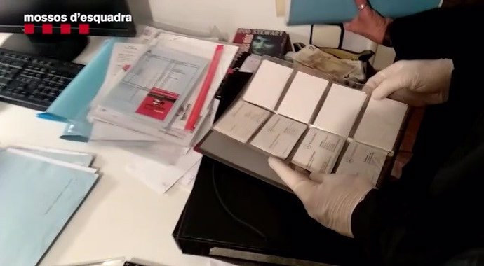 Cuatro detenidos por estafar unos 500.000 euros falsificando datos para comprar 