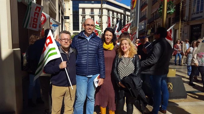 Málaga.- Málaga para la Gente muestra su solidaridad con la plantilla de Vodafon