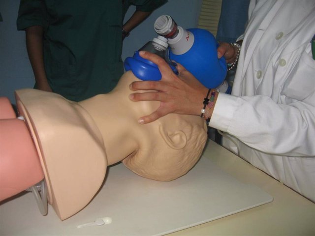 Clase Práctiva De Reanimación Cardiopulmonar (RCP).