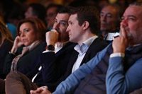 Casado rechaza "el mantra" de "tres derechas" y sitúa al PP como única alternativa ante el "frente popular"