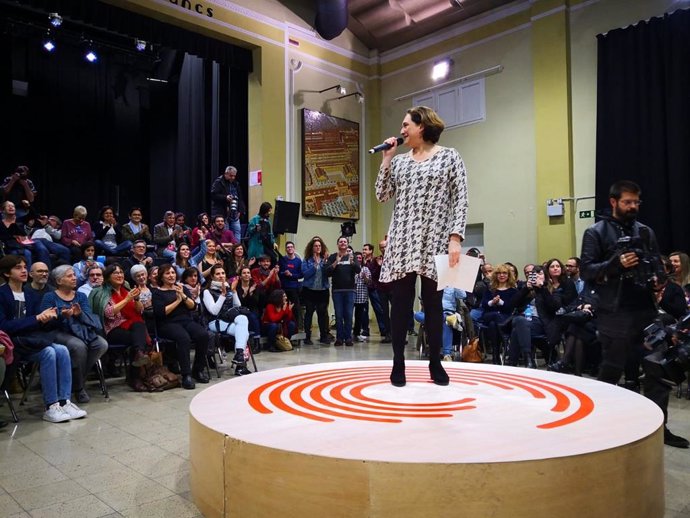 L'alcaldessa de Barcelona, Ada Colau, en un acte en el Casinet d'Hostafrancs
