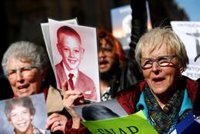 Víctimas de abusos se manifiestan en Roma