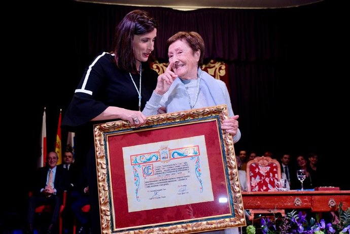 Gloria Torner recibe la Medalla de Plata de Santander