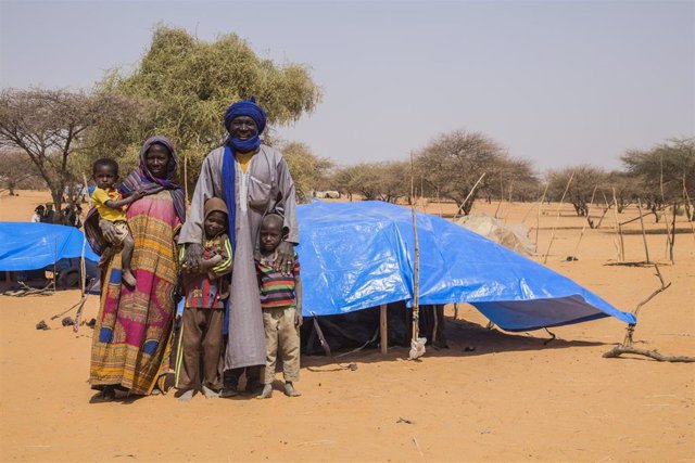 Familia de desplazados en Malí
