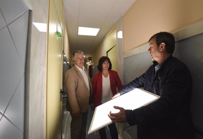 Instalación de luces LED en centros sociales de Armilla (Granada)