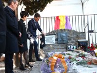 Pedro Sánchez homenajea a Manuel Azaña y Antonio Machado visitando sus tumbas
