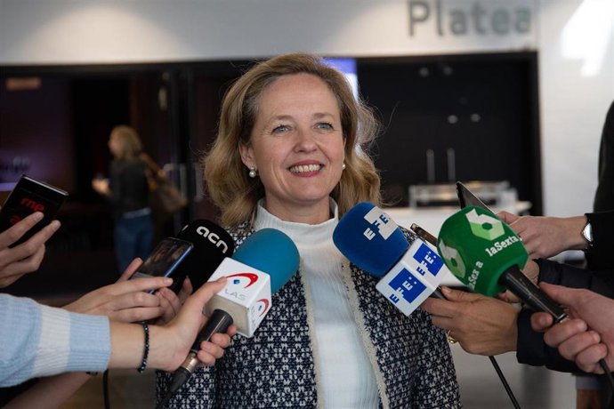 La ministra de Economía Nadia Calviño atiende a los medios en el II Digital Futu