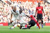 El Liverpool empata en Old Trafford y recupera el liderato de la Premier