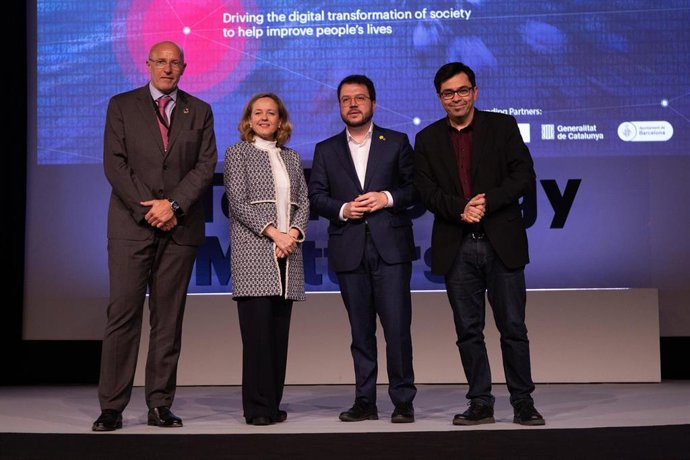 La ministra de Economía Nadia Calviño atiende a los medios en el II Digital Futu