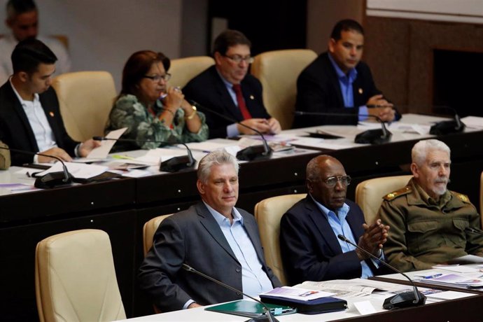 Miguel Diaz-Canel aasiste a una sesión de la Asamblea Nacional