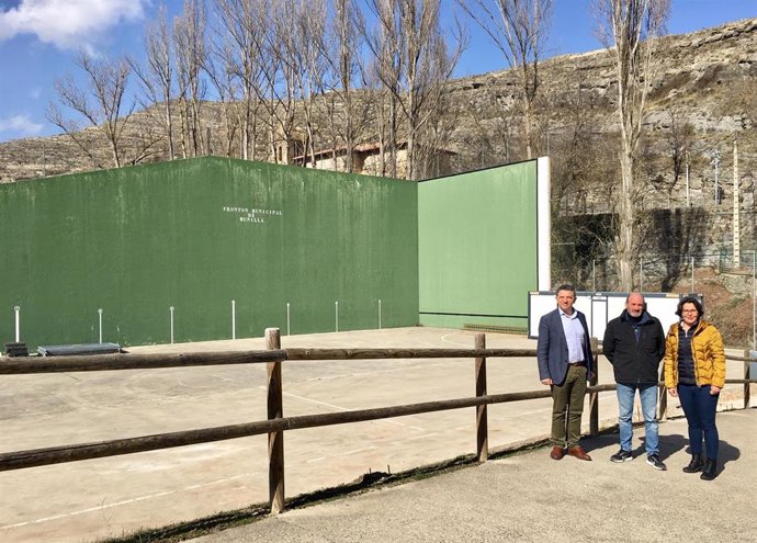 Ejecutivo regional apoya la construcción de una cubierta en el frontón y pista p