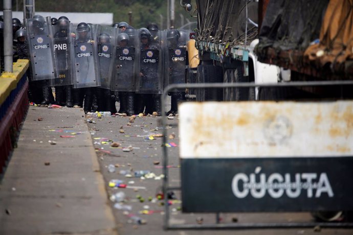 Efectivos de la Guardia Nacional Bolivariana en la frontera entre Venezuela y Co