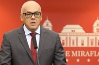 El ministro de Comunicación venezolano acusa a la oposición de planear las muertes en la frontera para culpar a Maduro