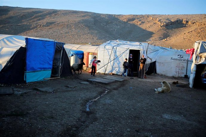 Una familia yazidí en un campamento de refugiados en Sinyar