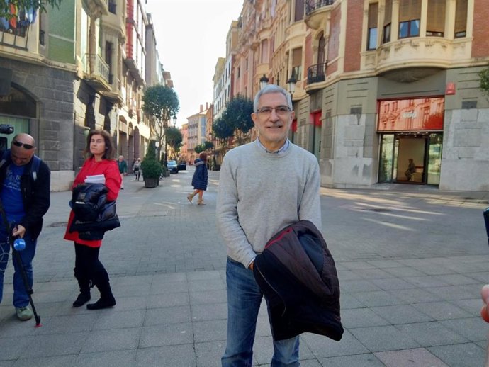 28A.- Llamazares Propone A IU De Asturias Ir A Las Generales En Coalición Con Ac