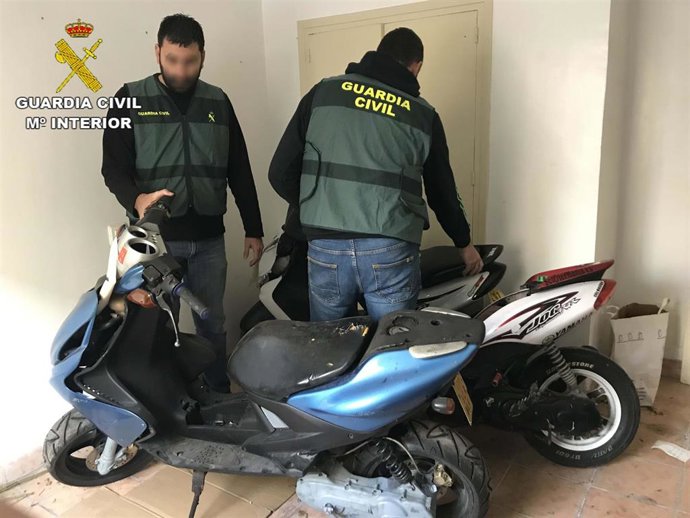 Almería.-Sucesos.-Detenidos tres jóvenes acusados de 21 robos de vehículos, deli