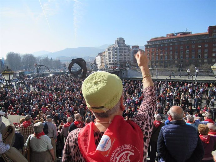 Pensionistas vascos piden a partidos cumplir las promesas antes de disolver las 