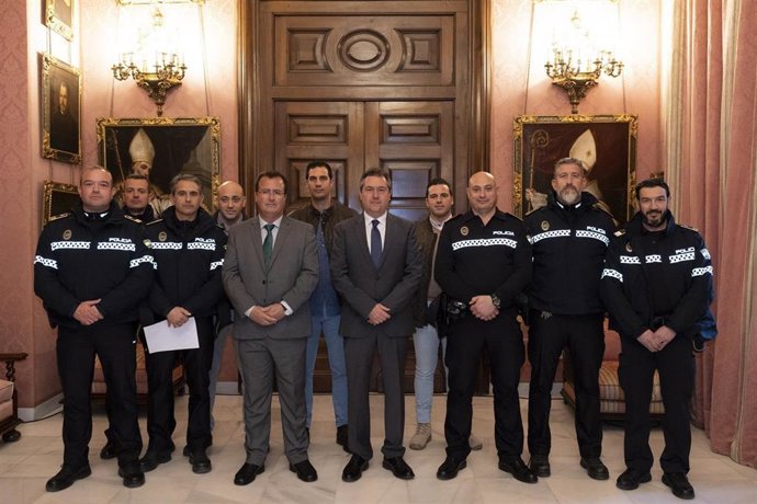 Ayuntamiento refuerza la estructura de la Policía Local en los barrios con siete