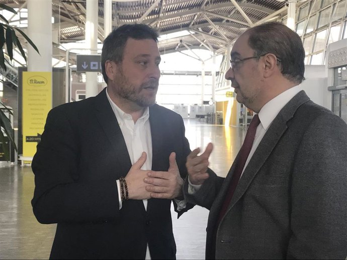 Javier Lambán y José Luis Soro han visitado el aeropuerto de Zaragoza.