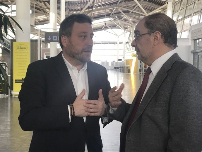 Javier Lambán y José Luis Soro han visitado el aeropuerto de Zaragoza.