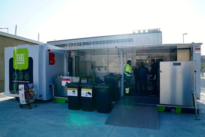 Barcelona presenta un Punto verde autosuficiente en el barrio de Sarri Vell