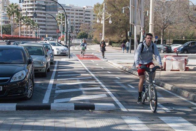 El eje ciclista de la avenida de suécia conectará en breve con el aulario de la 