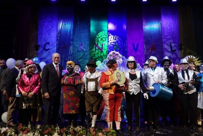 Málaga.- Un total de 5.000 personas disfrazadas podrán viajar gratis en los auto