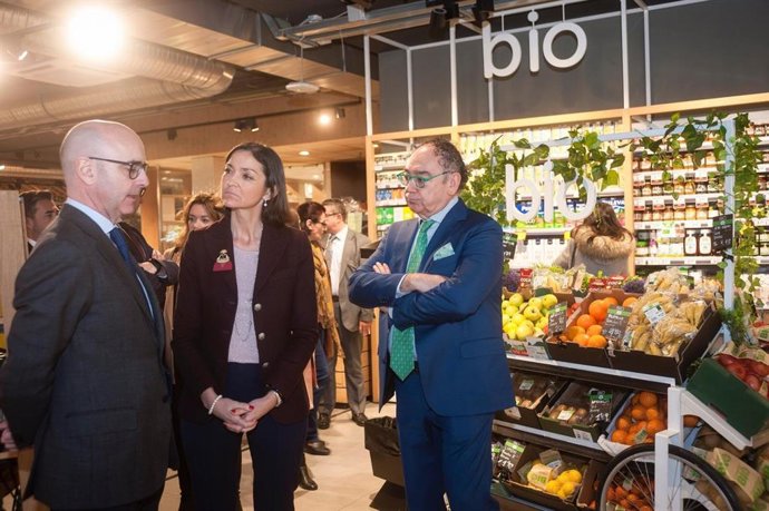 Reyes Maroto visita el centro de innovación referente en la transformación digit