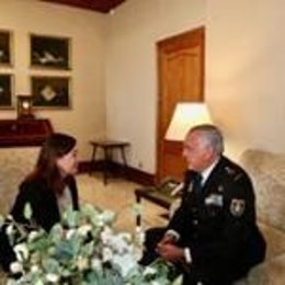 Presidenta del Govern, Francina Armengol, con el jefe superior de la Policía Nac