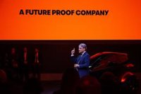 Luca De Meo (Seat) pide en el MWC ayudas públicas para formar en nuevas competencias tecnológicas