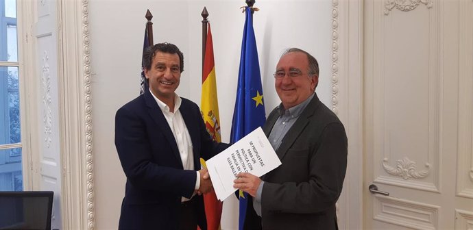 El presidente del PP en Baleares, Biel Company, junto al presidente del Institut
